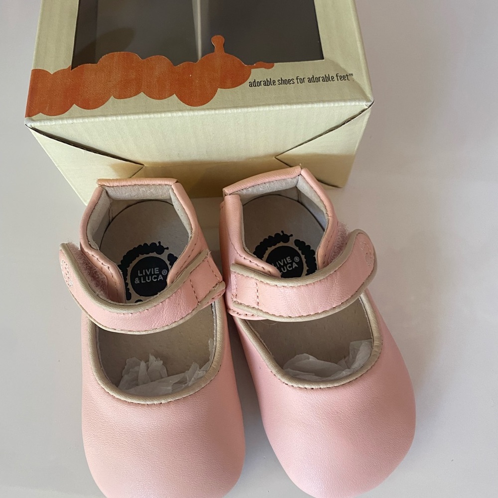 Livie and Luca NWT Pink baby Mary Jane shoes - size 4
